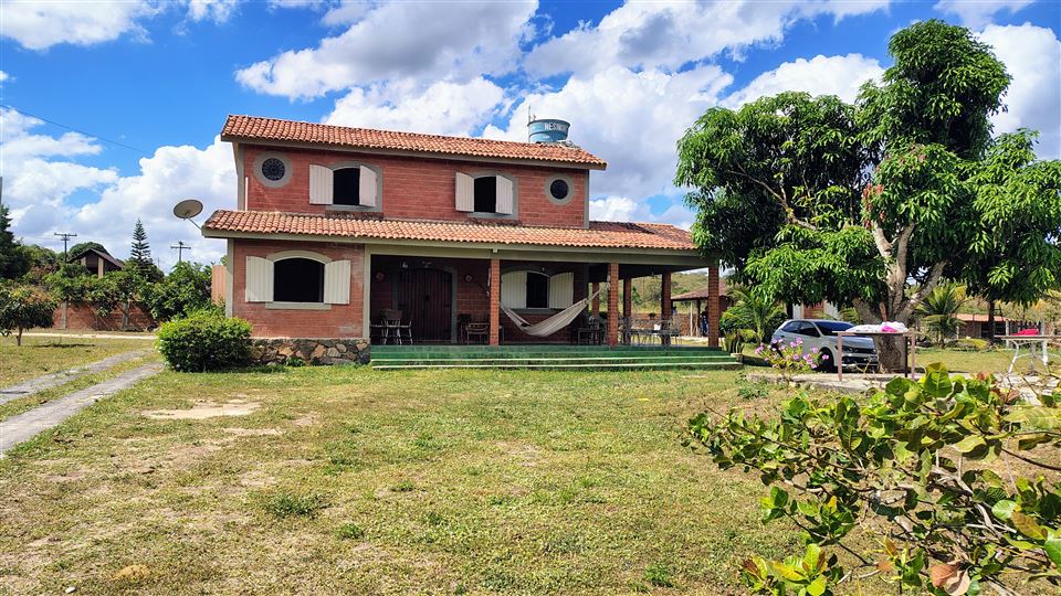 Frente da casa de campo Lucilândia