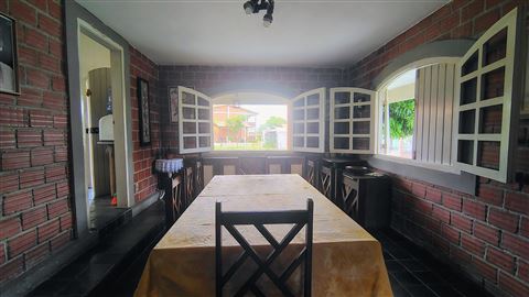 Mesa na sala de jantar